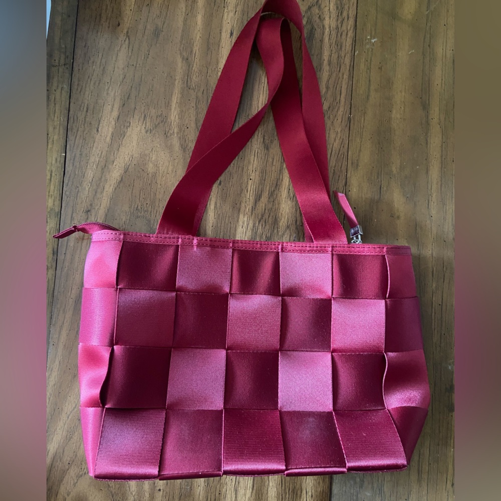 Comley seatbelt purse red - Picture 4 of 8